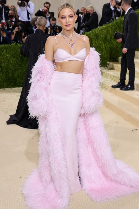 Just an hour after revealing to her fans about her engagement, kate  made her return to the Met Gala with a unique pink ensemble.